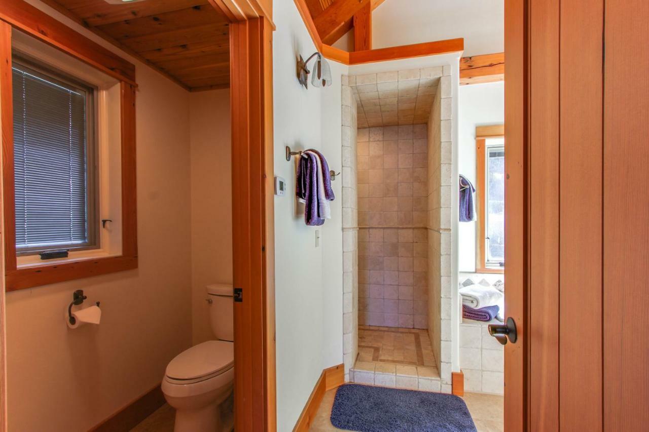 Bottle Bay Lakefront Lodge Sandpoint Extérieur photo
