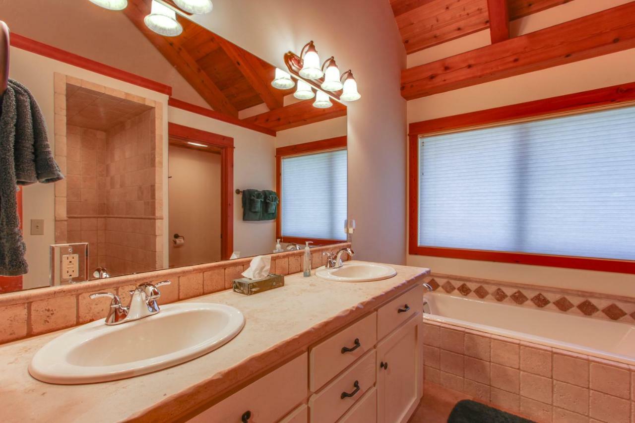 Bottle Bay Lakefront Lodge Sandpoint Extérieur photo