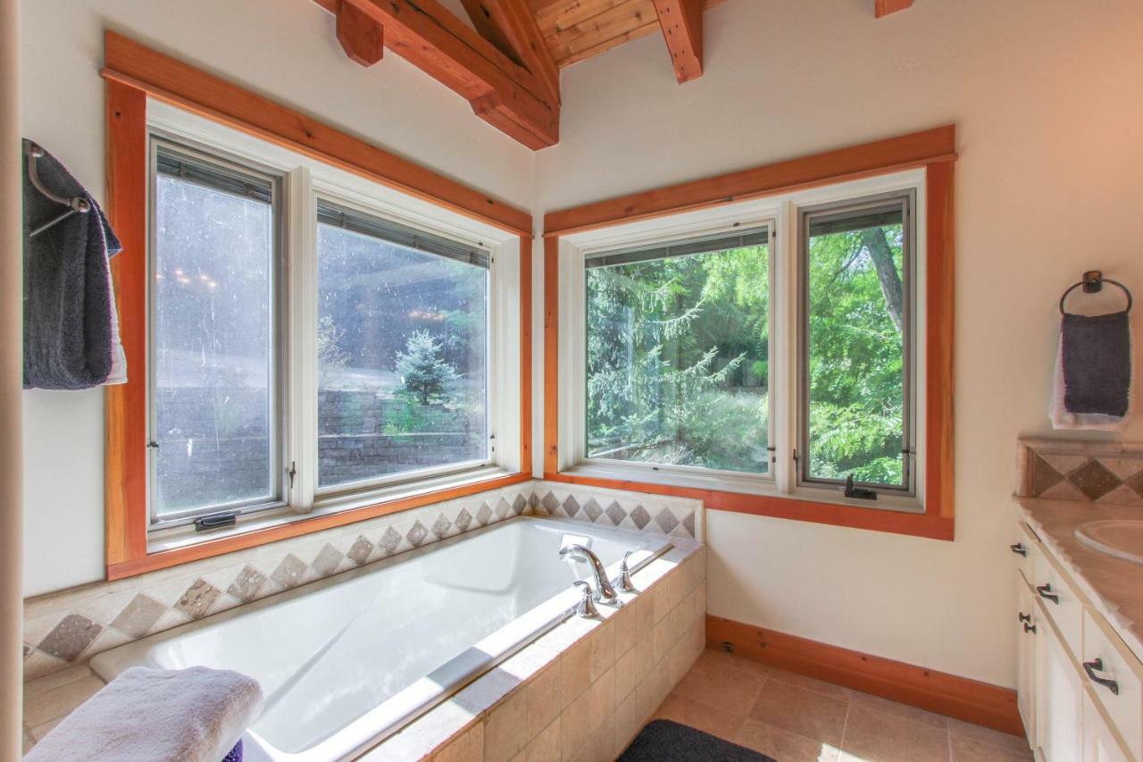 Bottle Bay Lakefront Lodge Sandpoint Extérieur photo